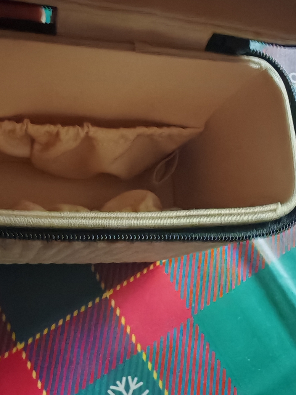 Chanel Les Beiges woven straw/raffia makeup vanity case - Picture 3 of 11
